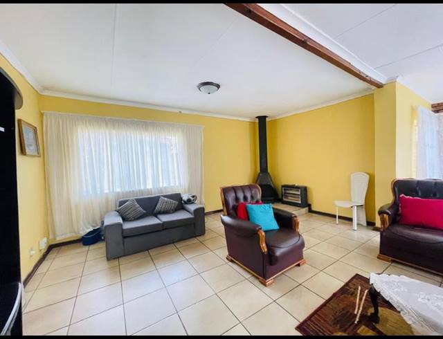 3 BEDROOM HOUSE FOR SALE IN NEW STATE AREA